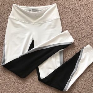 Knockout by Victoria leggings